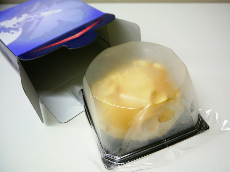 Illustration for article titled You Don't Need a Spear To Unbox the Evangelion Cake